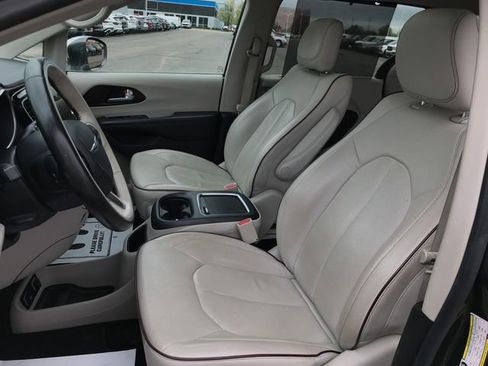 Used 2019 Chrysler Pacifica Limited FWD image 15