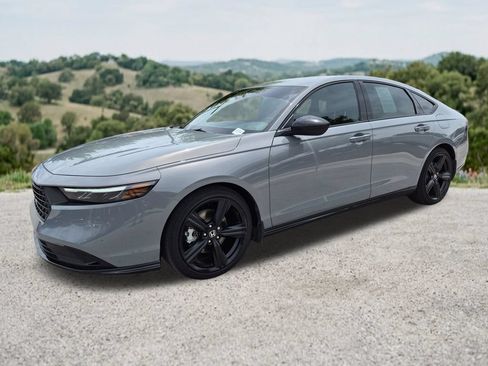 Used 2025 Honda Accord Sport image 3