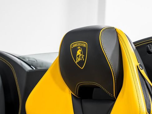 Used 2023 Lamborghini Huracan EVO AWD/4WD image 20