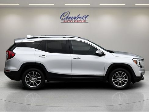 Used 2022 GMC Terrain SLT w/ Infotainment Package II AWD/4WD image 3