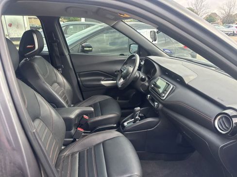 Used 2020 Nissan Kicks SR w/ SR Premium Package FWD image 5