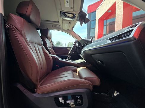 Used 2022 BMW X7 xDrive40i w/ Premium Package image 28