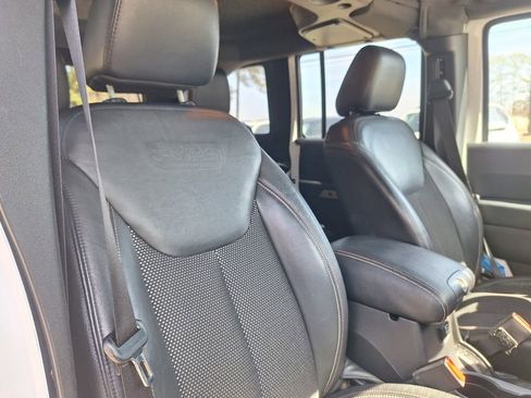 Used 2016 Jeep Wrangler Unlimited Sahara image 24