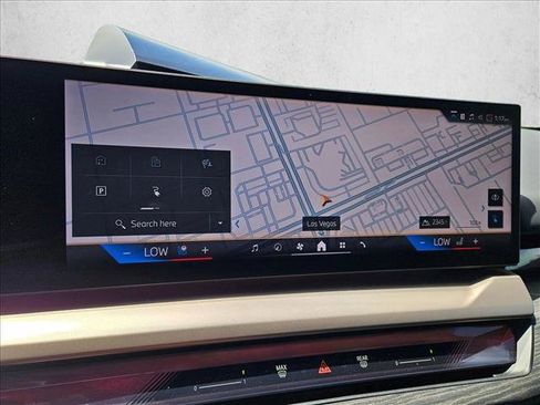 Used 2025 BMW i5 eDrive40i w/ Premium Package RWD image 12