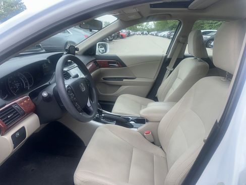 Used 2017 Honda Accord EX image 6