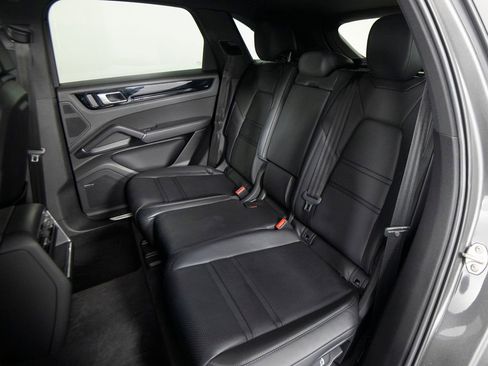 Certified 2023 Porsche Cayenne image 36