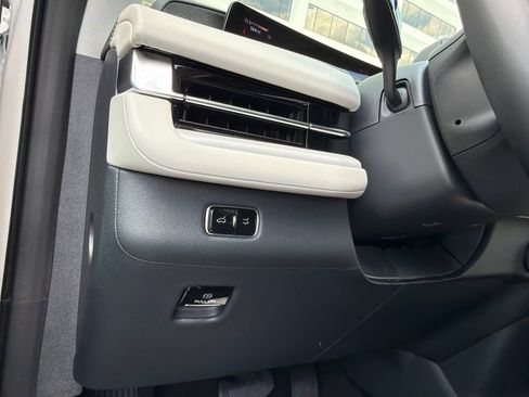 New 2026 Lincoln Navigator Reserve AWD/4WD image 33