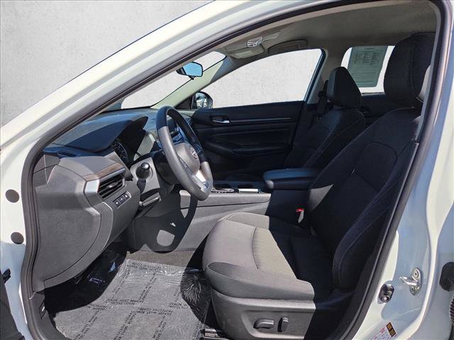 Used 2025 Nissan Altima 2.5 SV FWD image 15