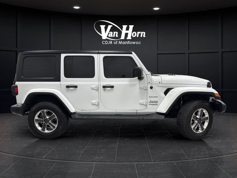 Used 2022 Jeep Wrangler Unlimited Sahara AWD/4WD image 2