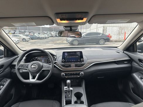 Used 2025 Nissan Altima 2.5 SV image 31