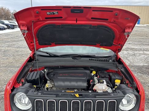 Used 2018 Jeep Renegade Latitude w/ Cold Weather Group image 34