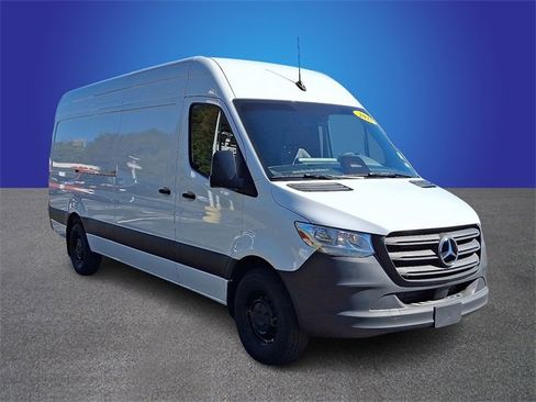 Used 2025 Mercedes-Benz Sprinter 2500 image 3