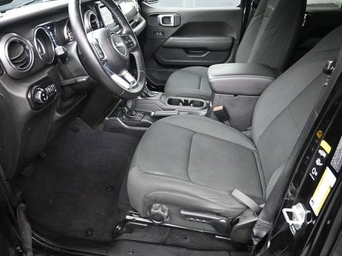 Used 2021 Jeep Gladiator Overland w/ Cold Weather Group image 10