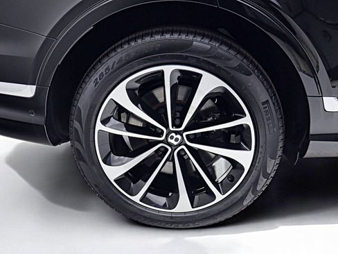New 2025 Bentley Bentayga image 52
