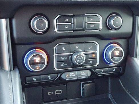 Used 2022 Chevrolet Tahoe Z71 image 26