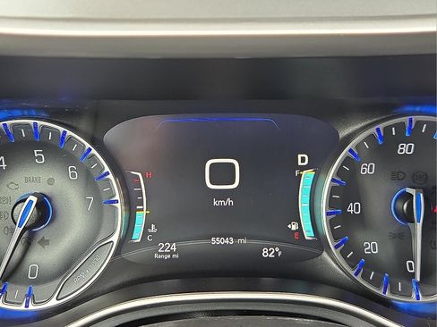 Used 2023 Chrysler Pacifica Touring-L w/ Uconnect Theater Family Group AWD/4WD image 23