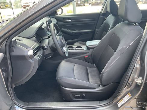 Used 2025 Nissan Altima 2.5 SV FWD image 5