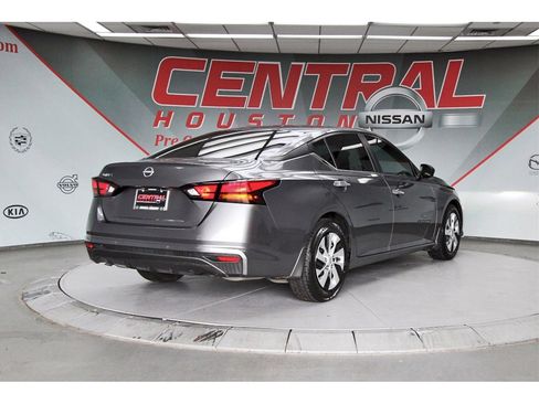 Used 2024 Nissan Altima 2.5 S image 5