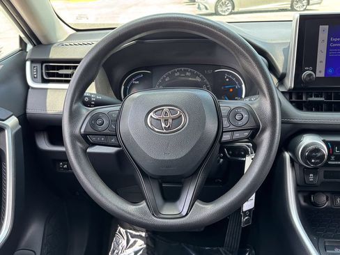 Used 2025 Toyota RAV4 LE AWD/4WD image 24