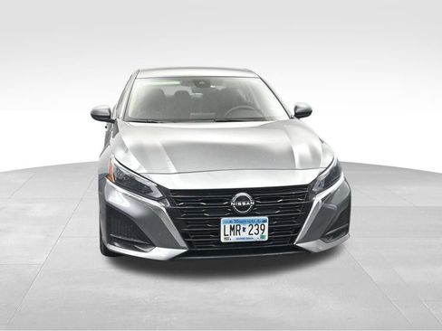 Used 2024 Nissan Altima 2.5 SV FWD image 8