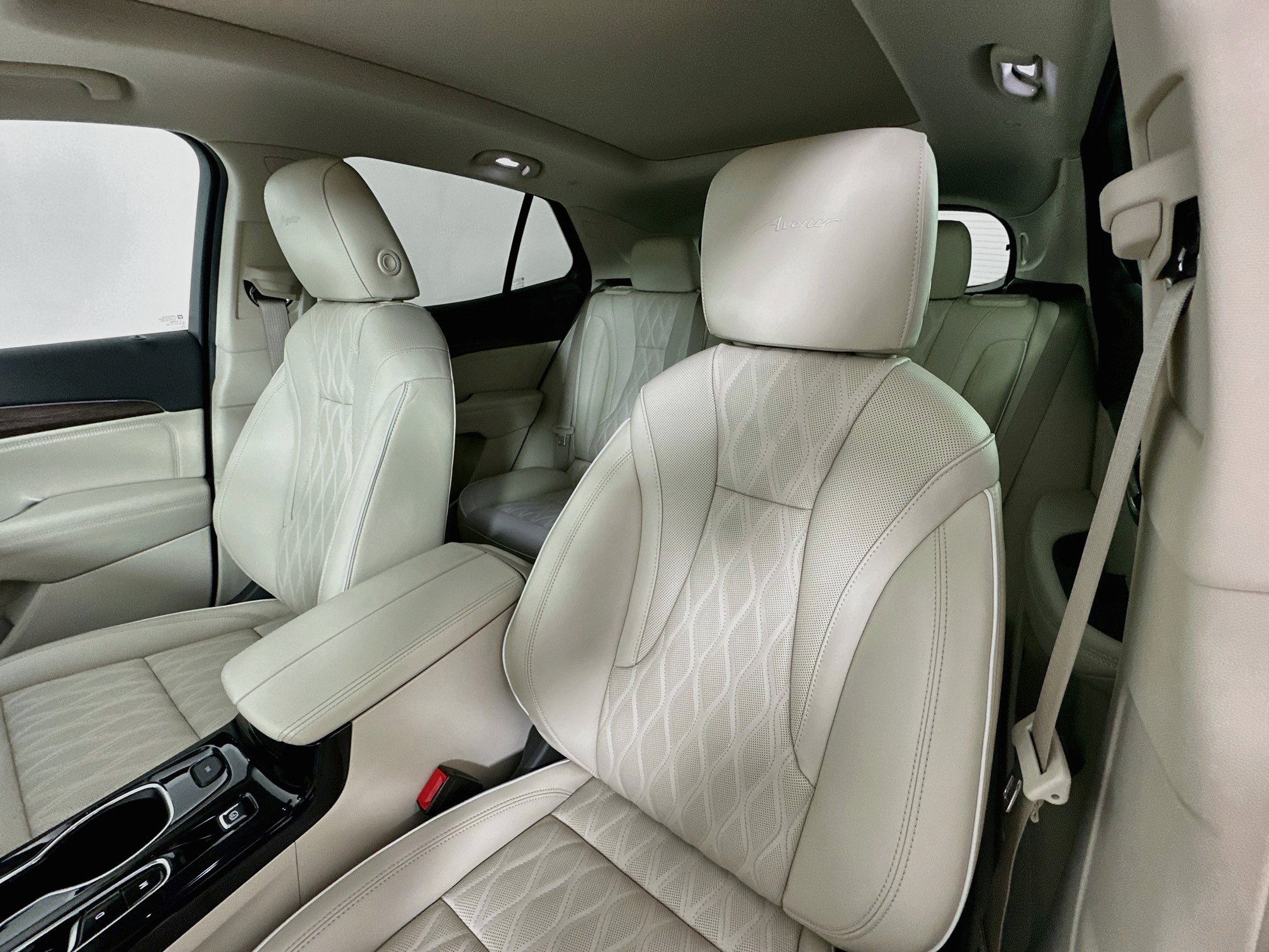 Used 2022 Buick Envision Avenir w/ Technology Package II FWD image 21