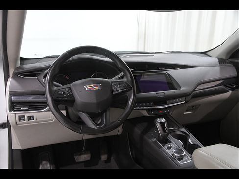 Used 2019 Cadillac XT4 Premium Luxury w/ Cold Weather Package AWD/4WD image 6