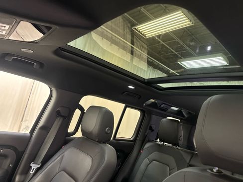 Used 2023 Land Rover Defender 110 X-Dynamic SE image 32