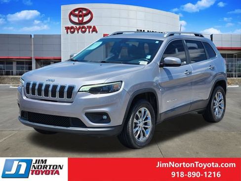 Used 2019 Jeep Cherokee Latitude Plus AWD/4WD image 3