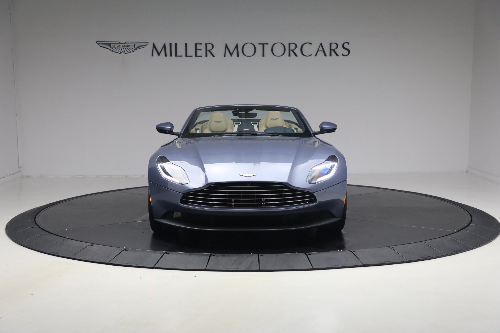 Used 2022 Aston Martin DB11 Volante RWD image 13