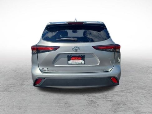 Certified 2025 Toyota Highlander XLE image 6