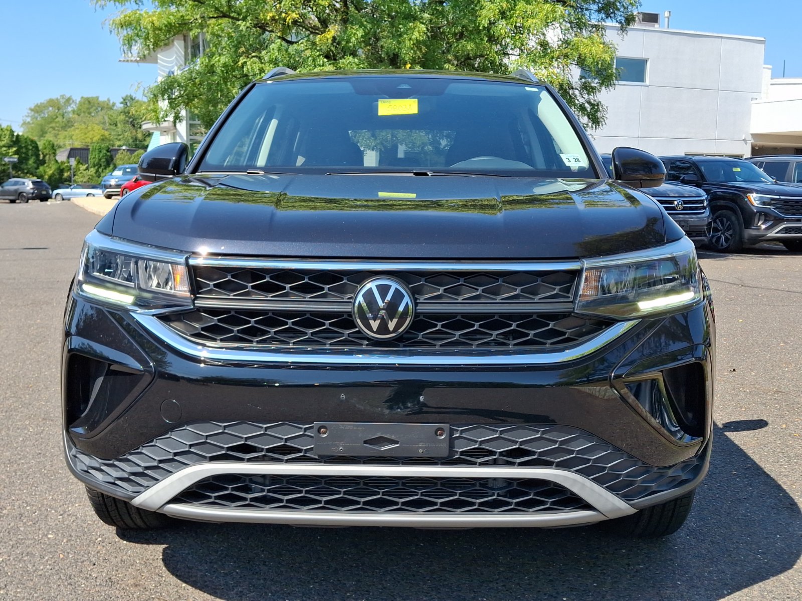 Certified 2024 Volkswagen Taos SE AWD/4WD image 2
