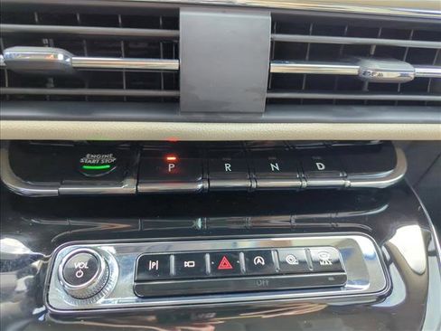 Used 2025 Lincoln Corsair FWD image 11