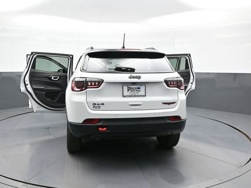 Used 2025 Jeep Compass Trailhawk AWD/4WD image 46