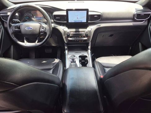 Used 2020 Ford Explorer XLT w/ Equipment Group 202A AWD/4WD image 16