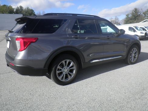 Certified 2022 Ford Explorer XLT w/ Equipment Group 202A image 6
