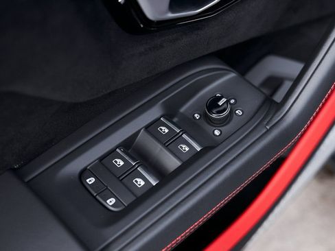 Used 2024 Lamborghini Urus Performante AWD/4WD image 39