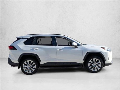 Used 2022 Toyota RAV4 XLE Premium FWD image 4