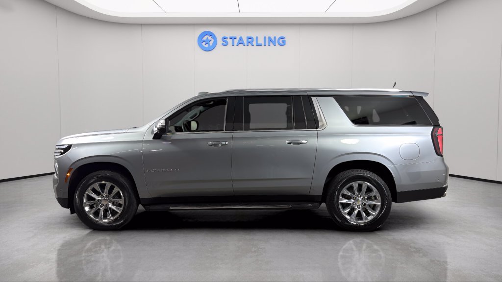 Used 2025 Chevrolet Suburban Premier RWD image 4