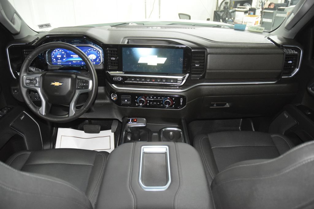 Used 2022 Chevrolet Silverado 1500 LTZ AWD/4WD image 33