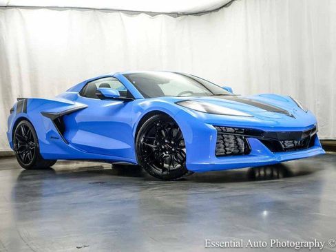 Used 2025 Chevrolet Corvette Z06 RWD image 3