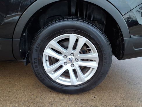 Used 2019 Ford Explorer XLT image 8