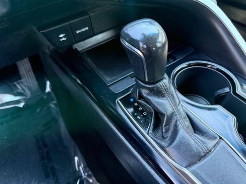 Used 2018 Toyota Camry SE FWD image 38