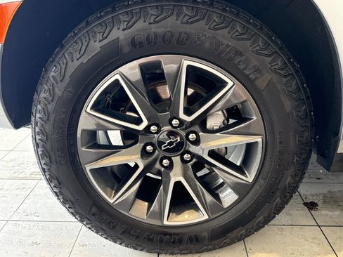 Used 2024 Chevrolet Tahoe Z71 w/ Off-Road Capability Package image 18