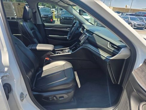 Used 2023 Jeep Grand Cherokee Limited AWD/4WD image 46