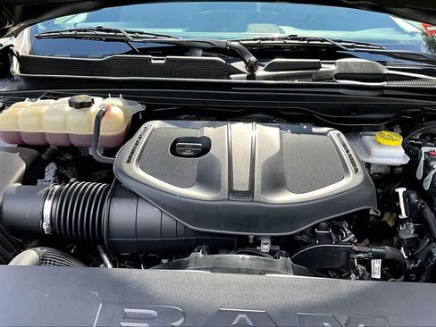Used 2025 RAM 1500 Big Horn AWD/4WD image 30