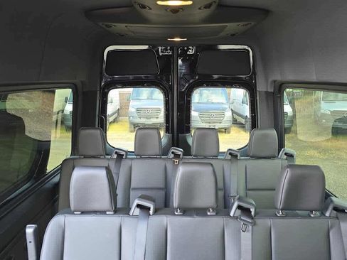 Used 2025 Mercedes-Benz Sprinter 2500 image 13