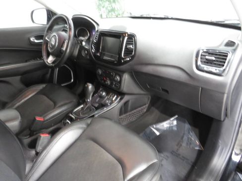 Used 2019 Jeep Compass Latitude AWD/4WD image 9