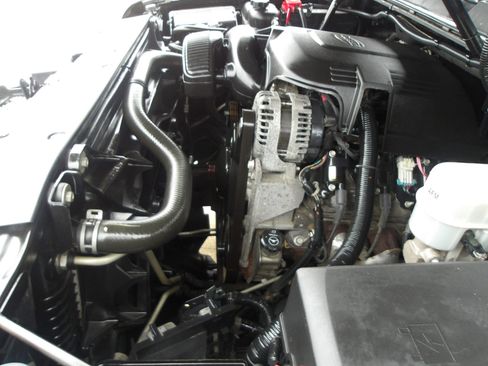 Used 2013 Chevrolet Avalanche LT w/ Suspension Package, Off-Road image 26