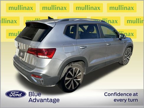 Used 2024 Volkswagen Taos SE image 2