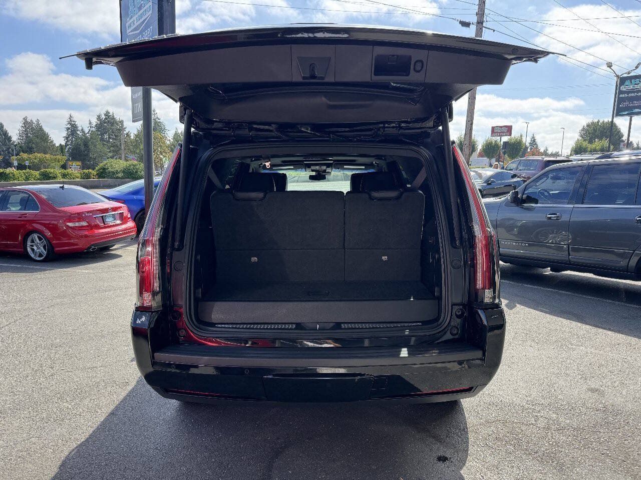 Used 2019 Cadillac Escalade Platinum RWD image 6